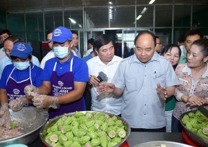 Thủ tướng kiểm tra suất ăn công nghiệp, quán phở "bình dân" ở TPHCM