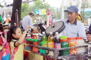 Trường học trong vòng vây đồ ăn vặt bẩn